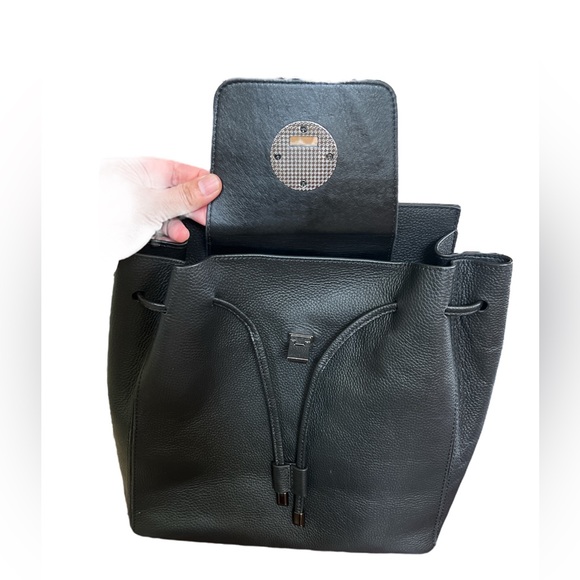 Like New : L Credi Leather Backpack- - Picture 5 of 8